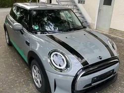 Grau Gebraucht 2022 Mini Cooper Essential Kleinwagen | 19.800 € (Etwas zu teuer)