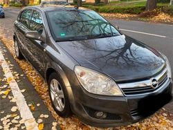 Grau Gebraucht 2009 Opel Astra Kleinwagen | 2.500 € (Fairer Preis)