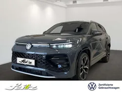 Delfingrau metallic Gebraucht 2025 VW Tayron R-line SUV | 54.749 €