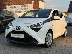 Weiß Gebraucht 2022 Toyota Aygo X-play Kleinwagen | 11.490 € (Guter Preis)