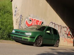 Grün Gebraucht 1999 VW Golf IV Limousine | 1.100 € (Fairer Preis)