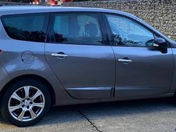 Grau Gebraucht 2011 Renault Grand Scénic III Bose Edition Van / Kleinbus | 3.400 € (Fairer Preis)