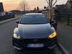 Grau Gebraucht 2023 Ford Focus ST-Line Kombi | 22.500 € (Guter Preis)