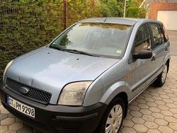 Grau Gebraucht 2004 Ford Fusion Limousine | 1.850 € (Superpreis)