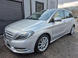 Silber Gebraucht 2013 Mercedes B250 Van / Kleinbus | 12.990 € (Superpreis)