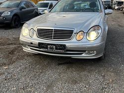 Silber Gebraucht 2007 Mercedes E240 Limousine | 2.200 €