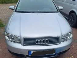 Grau Gebraucht 2002 Audi A4 Limousine | 4.000 € (Etwas zu teuer)