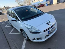Lack weiss perlglänzend Gebraucht 2013 Peugeot 5008 Allure Van / Kleinbus | 7.799 € (Etwas zu teuer)