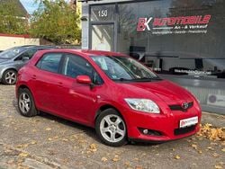 Rot Gebraucht 2009 Toyota Auris Life Kleinwagen | 5.490 € (Fairer Preis)