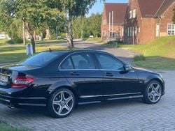 Schwarz Gebraucht 2009 Mercedes 300 Limousine | 10.500 €