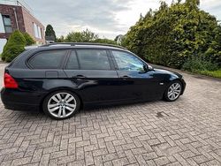 Schwarz Gebraucht 2007 BMW 330 Kombi | 5.000 € (Guter Preis)