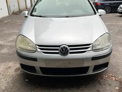 Silber Gebraucht 2006 VW Golf V Kleinwagen | 2.500 € (Fairer Preis)