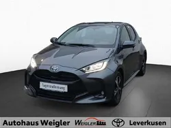 Blau Neu 2025 Toyota Yaris Comfort Limousine | 26.676 € (Fairer Preis)