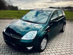 Grün Gebraucht 2002 Ford Fiesta Ghia Kleinwagen | 2.500 € (Etwas zu teuer)