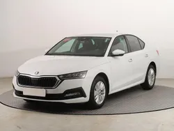 Moonweiss metallic (metallic) Gebraucht 2024 Skoda Octavia Limousine | 26.739 € (Guter Preis)