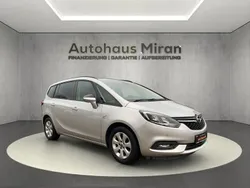 Grau Gebraucht 2017 Opel Zafira Tourer Active Van / Kleinbus | 11.499 € (Guter Preis)