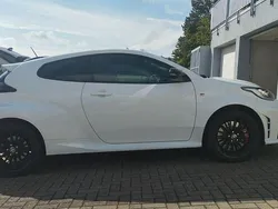 Weiß Gebraucht 2024 Toyota Yaris Limousine | 44.990 €