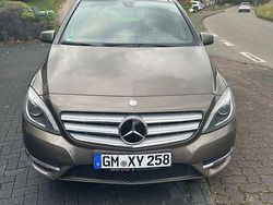 Beige Gebraucht 2013 Mercedes B200 Van / Kleinbus | 9.990 € (Etwas zu teuer)
