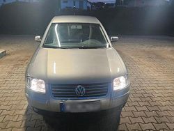 Grau Gebraucht 2003 VW Passat Highline Limousine | 3.300 € (Etwas zu teuer)