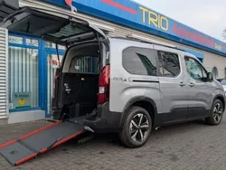 Grau Neu 2025 Peugeot Rifter Allure Van / Kleinbus | 41.950 €