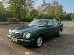 Mercedes E200