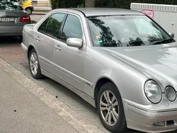 Grün Gebraucht 2002 Mercedes E220 Limousine | 3.200 € (Superpreis)
