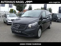 Obsidianschwarz (metallic) Gebraucht 2024 Mercedes Vito Van / Kleinbus | 46.880 €