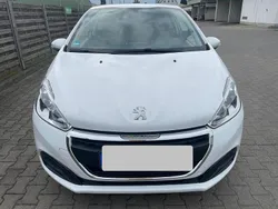 Weiß Gebraucht 2016 Peugeot 208 Kleinwagen | 4.300 € (Guter Preis)