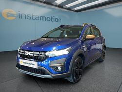 Blau Gebraucht 2025 Dacia Sandero Stepway Kleinwagen | 22.999 € (Teuer)
