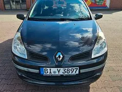 Grau Gebraucht 2006 Renault Clio II Kleinwagen | 1.800 € (Etwas zu teuer)