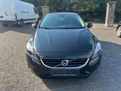 Schwarz Gebraucht 2015 Volvo V40 Momentum Kombi | 12.999 € (Guter Preis)