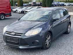 Grau Gebraucht 2013 Ford Focus Kombi | 5.490 €
