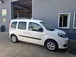 Weiß Gebraucht 2017 Renault Kangoo LIMITED Deluxe Van / Kleinbus | 11.950 € (Teuer)