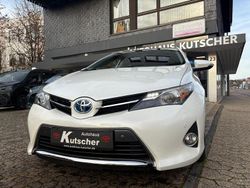Weiß Gebraucht 2015 Toyota Auris Hybrid Comfort Limousine | 12.990 € (Fairer Preis)