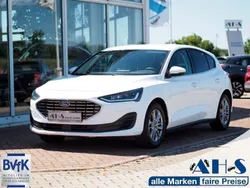 Weiß Gebraucht 2022 Ford Focus Titanium Limousine | 25.290 € (Teuer)