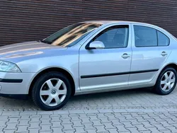 Silber Gebraucht 2006 Skoda Octavia Elegance Limousine | 2.950 € (Fairer Preis)