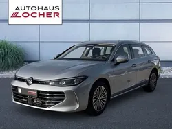 Oyster silver metallic Gebraucht 2024 VW Passat Elegance Kombi | 36.250 € (Etwas zu teuer)