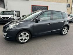 Grau Gebraucht 2011 Renault Scénic III Dynamique Van / Kleinbus | 5.999 € (Etwas zu teuer)