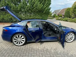 Blau Gebraucht 2016 Tesla Model S Limousine | 28.900 €