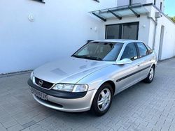 Silber Gebraucht 1997 Opel Vectra Exklusiv Limousine | 1.999 € (Fairer Preis)