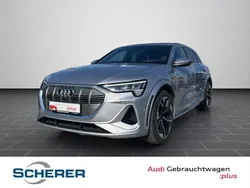 Florettsilber metallic (metallic) Gebraucht 2022 Audi e-tron Comfort SUV | 48.500 € (Fairer Preis)