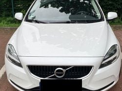 Weiß Gebraucht 2018 Volvo V40 Momentum Kombi | 13.499 € (Fairer Preis)