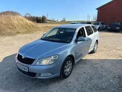 Blau Gebraucht 2009 Skoda Octavia Ambiente Kombi | 2.200 € (Guter Preis)