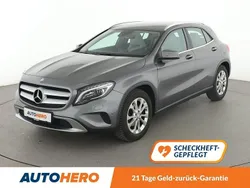 Grau Gebraucht 2015 Mercedes GLA200 Urban SUV | 15.750 € (Fairer Preis)