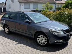Grau Gebraucht 2011 Skoda Octavia Ambiente Kombi | 3.400 € (Guter Preis)
