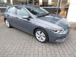 Grau Gebraucht 2021 VW Golf VIII Style Limousine | 22.990 € (Guter Preis)