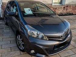 Grau Gebraucht 2011 Toyota Yaris Life Limousine | 7.300 € (Teuer)