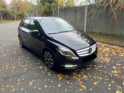 Schwarz Gebraucht 2012 Mercedes B180 Van / Kleinbus | 4.999 €