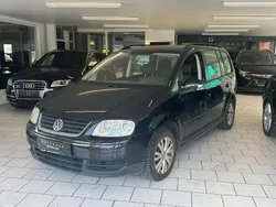 Schwarz Gebraucht 2005 VW Touran Trendline Van / Kleinbus | 2.999 € (Etwas zu teuer)
