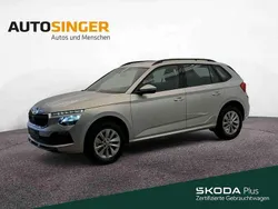 Brilliantsilber metallic Gebraucht 2024 Skoda Kamiq Selection SUV | 23.880 € (Fairer Preis)